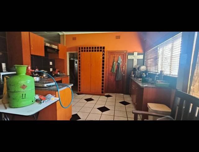 3 BEDROOM HOUSE FOR SALE IN PRETORIA GARDENS